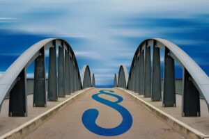 Immagine di un ambiente accessibile con rampe e senza barriere architettoniche, simbolo del bonus 75%.