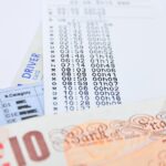 Immagine che illustra il bollo auto 2026 e le esenzioni per chi ha compiuto 75 anni.