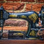 Macchina da cucire Singer del 1970 in ottime condizioni, simbolo di qualità e artigianato vintage.